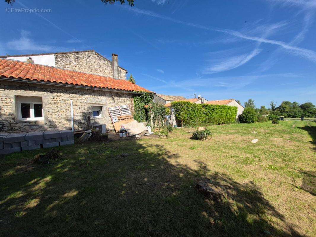 Maison à MORNAC