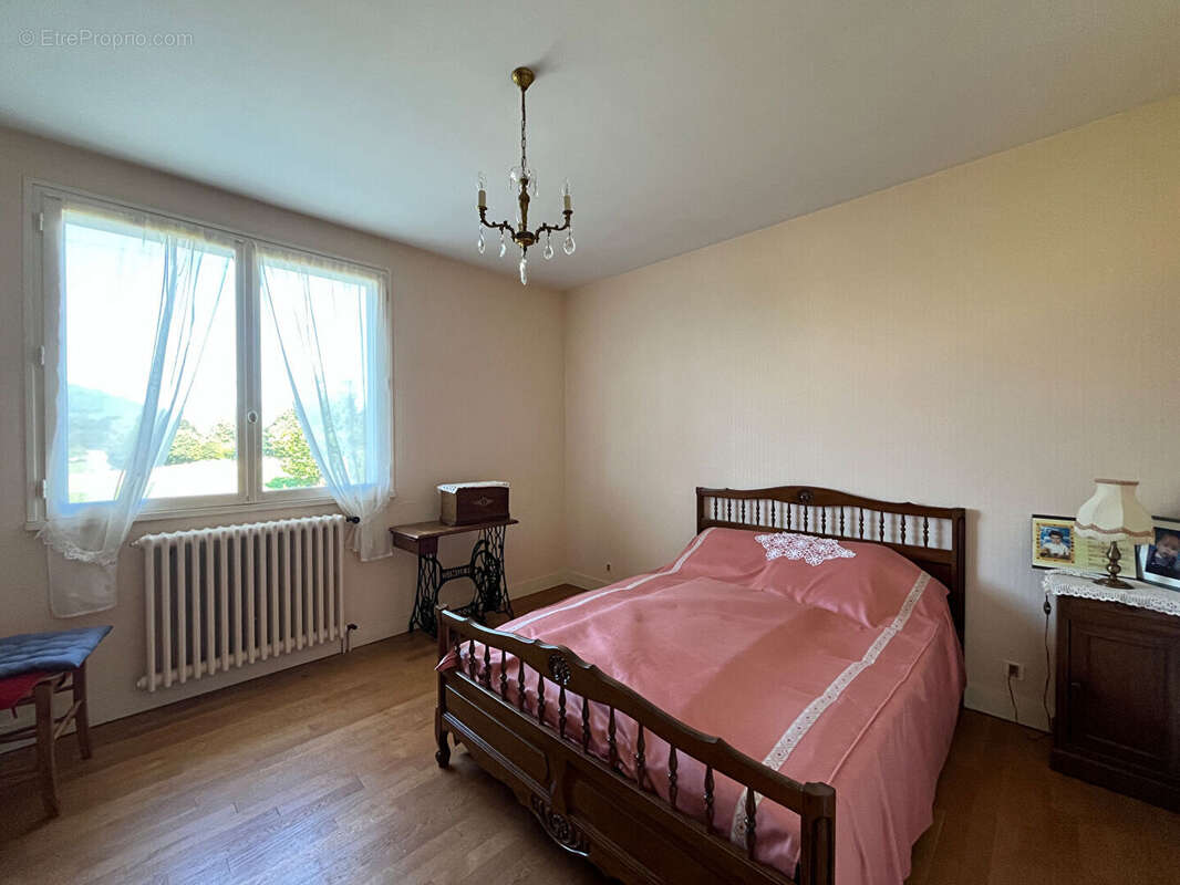 Maison à LA JONCHERE-SAINT-MAURICE