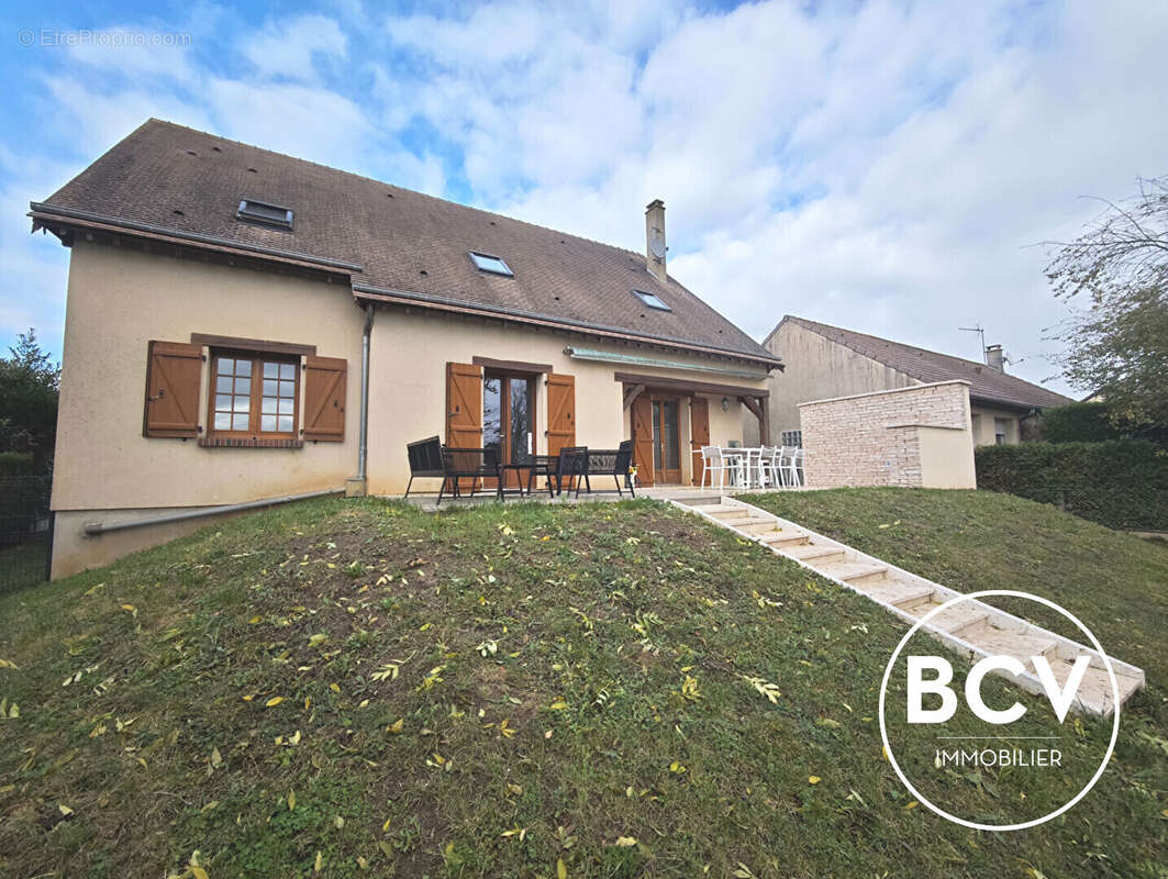 Maison familiale avec jardin et sous-sol total - photo 16