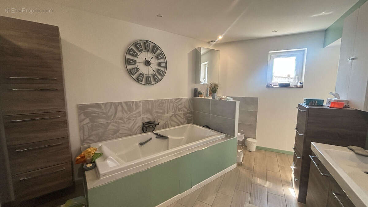 Maison à MARCILLY-LA-CAMPAGNE