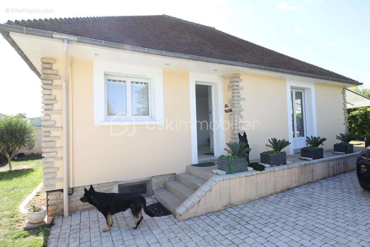 Maison à ARGENCES