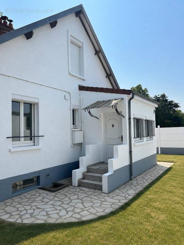 Maison à SAINT-PRYVE-SAINT-MESMIN