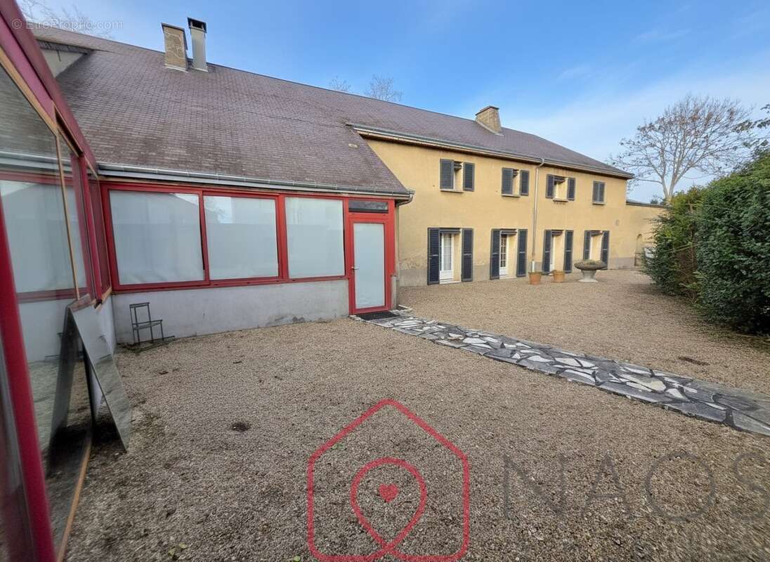 Maison à SAINT-JEAN-DE-BRAYE