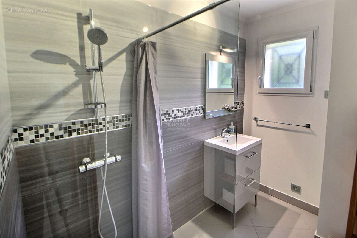 Maison à VAUX-SUR-SEINE