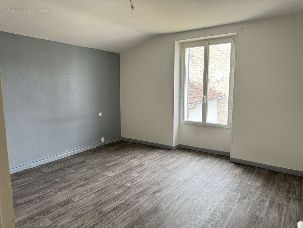 Maison à LONGCHAMP-SUR-AUJON