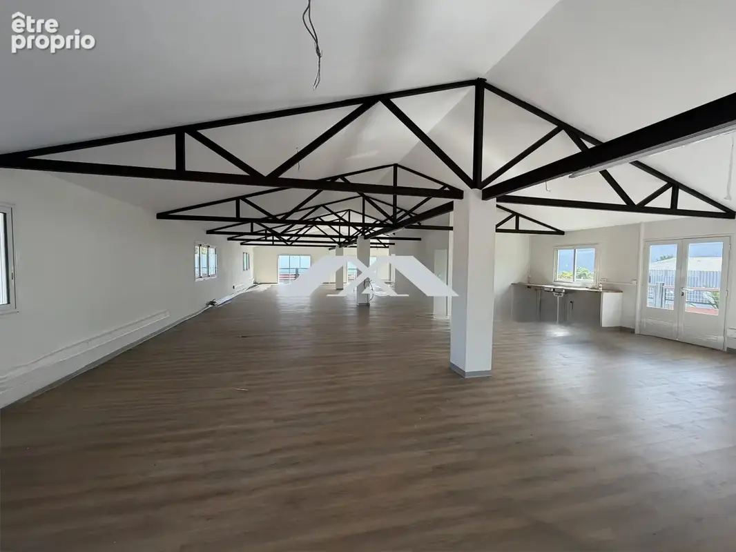 Commerce 700 m² à vendre à Le Tampon (97430) - photo 2