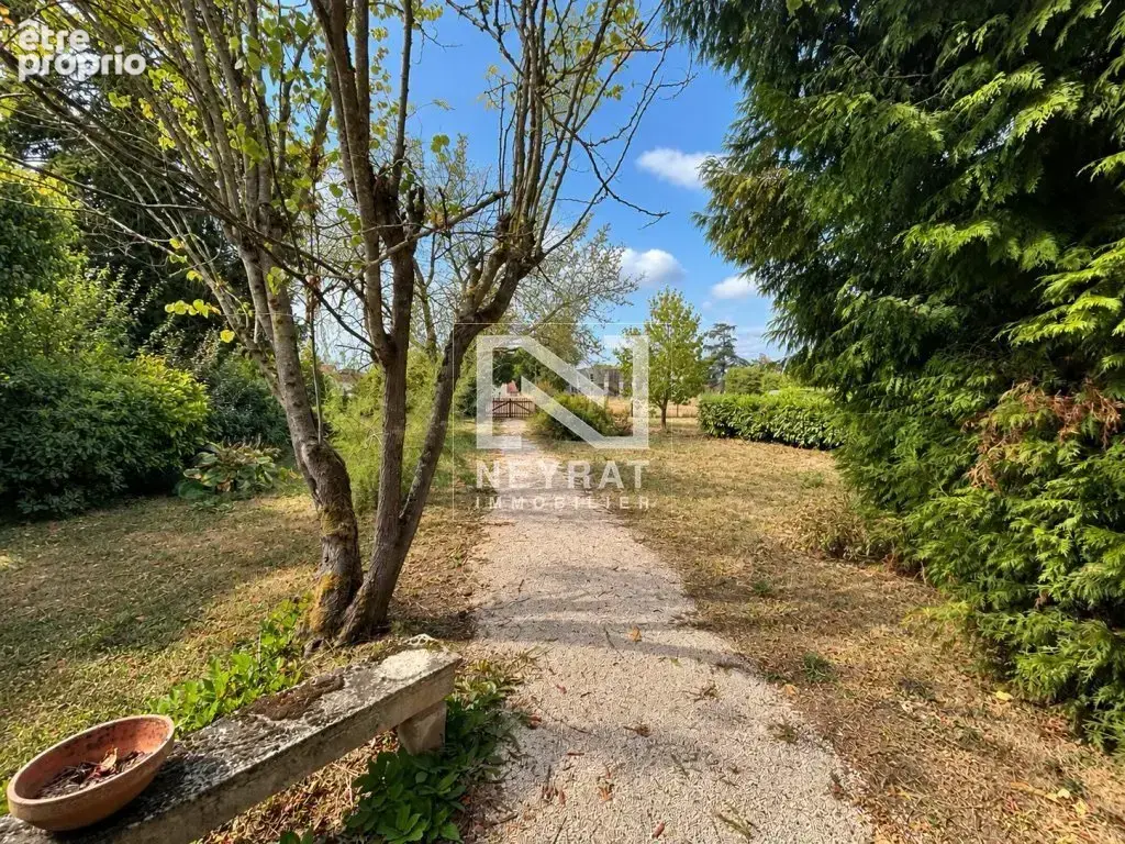 Au calme d'un petit quartier de village, une maison en pierre pleine de potentiel - photo 7