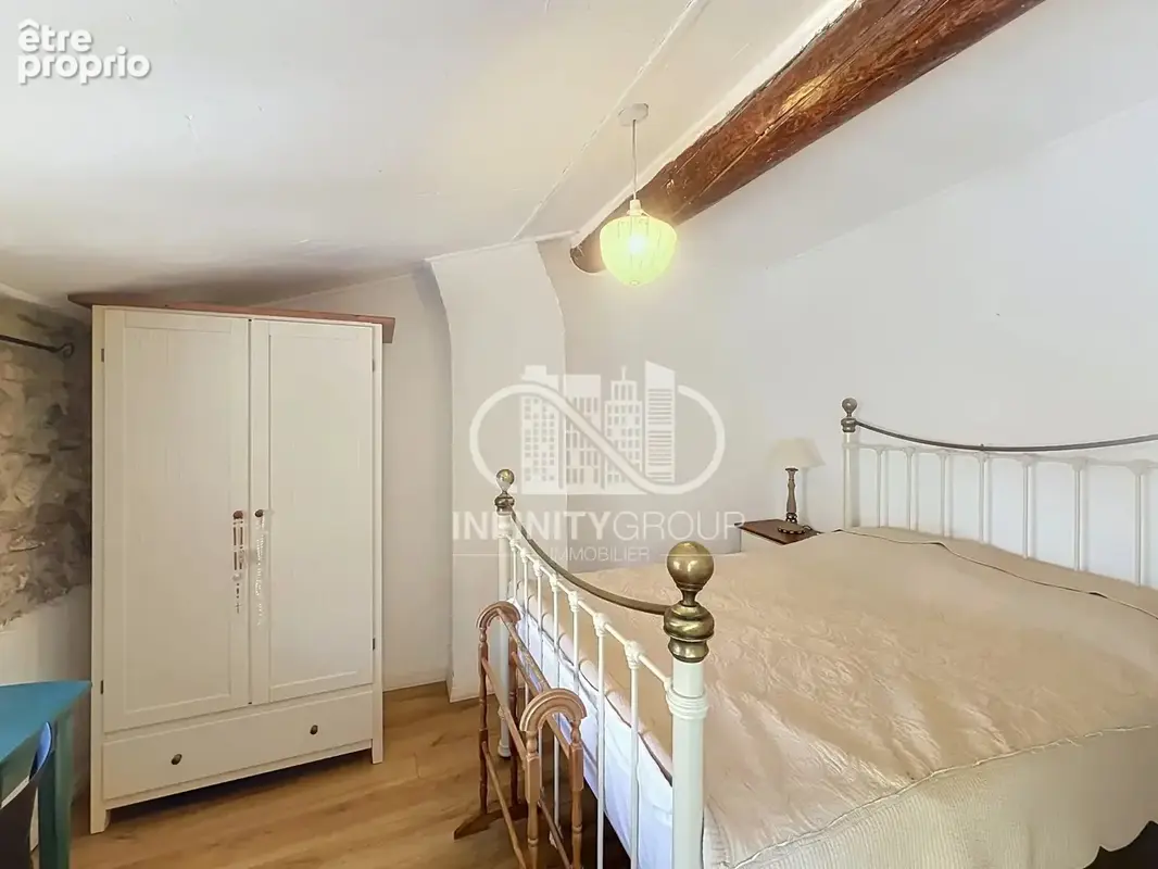 Vieil Antibes – Dernier étage  T2 de charme avec mezzanine - photo 4