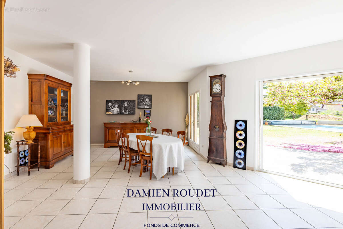 Maison à FRONTONAS
