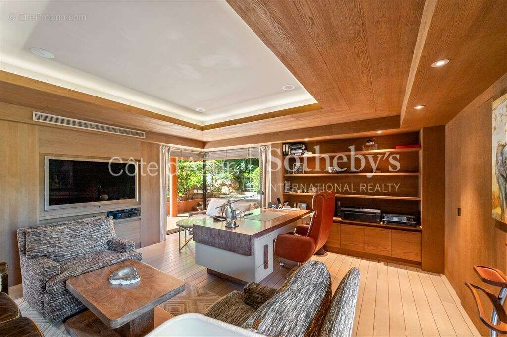 Saint Jean Cap Ferrat, domaine privé avec deux villas, parc paysager, piscine à débordement - photo 15