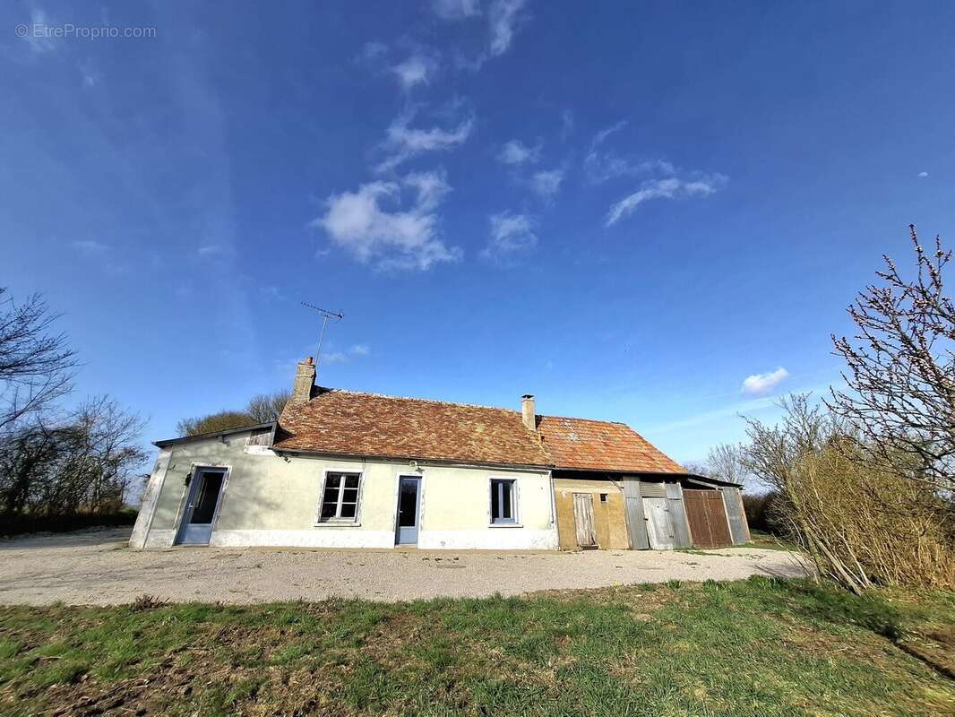 Maison à FRESNAY-SUR-SARTHE