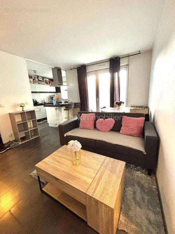 Appartement à COMBS-LA-VILLE