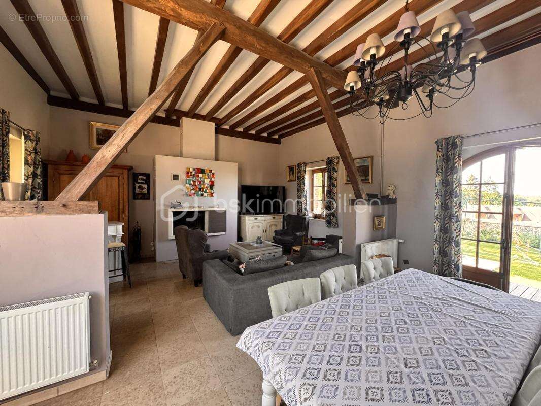 Propriété familiale de 265 m2 avec dépendances - 12 pièces - 9 chambres - photo 4