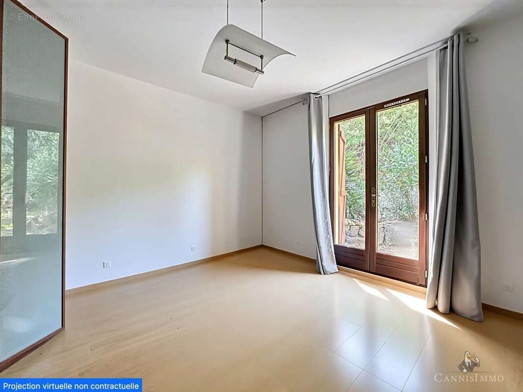 Maison à MANDELIEU-LA-NAPOULE