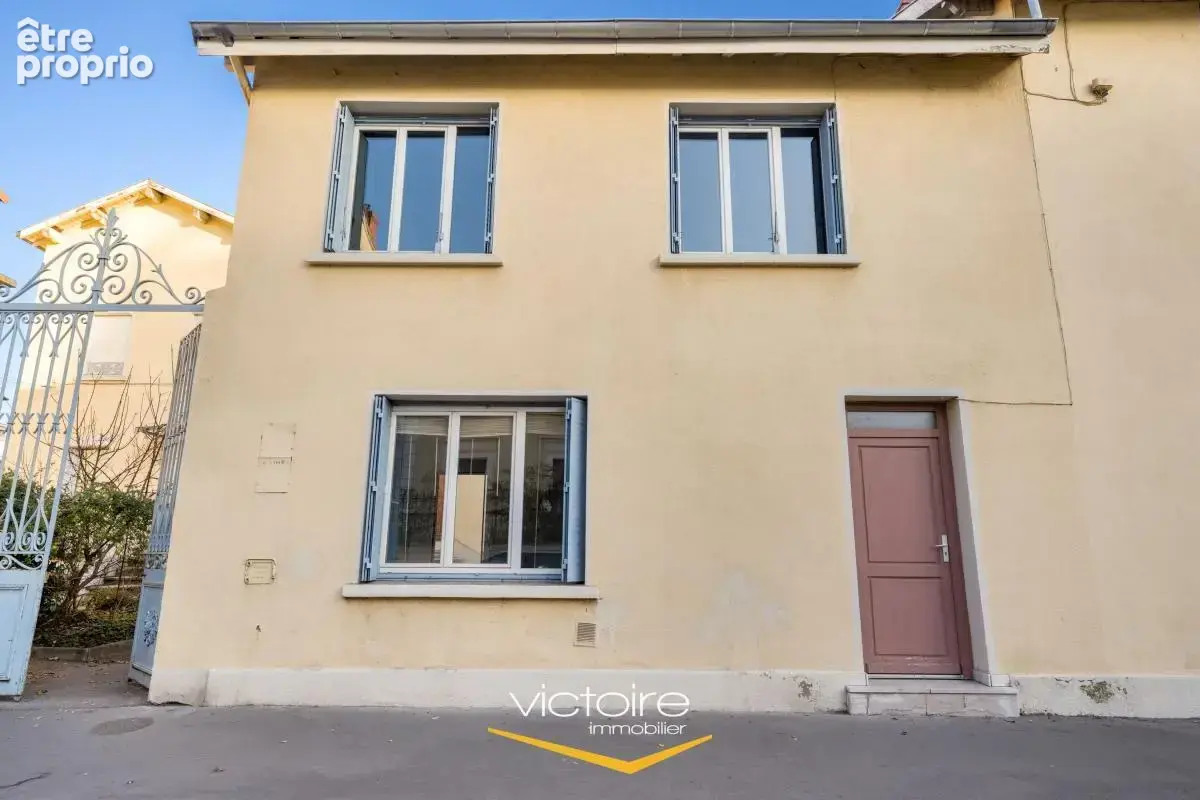 Montchat - A 5 min du Tram T3 et du Parc Bazin - Jolie maison rénovée avec 2 chambres - photo 11