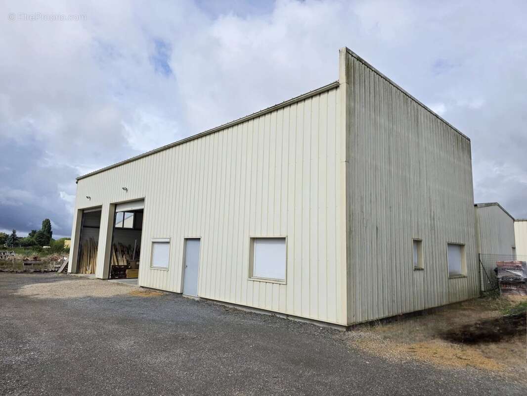 Local professionnel avec garage utilitaire - accès rapide  N12 - photo 2