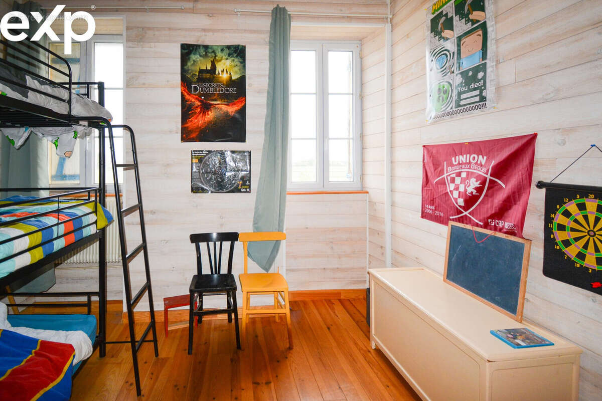 Une belle chambre enfant avec mezzanine - Maison à CERONS