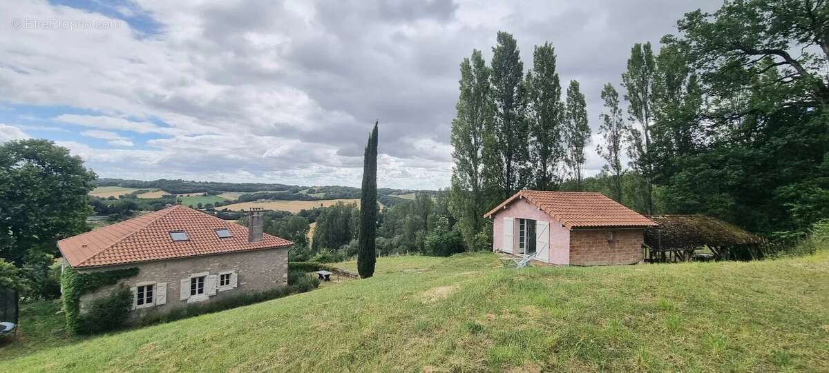Maison à CASTELNAU-MONTRATIER