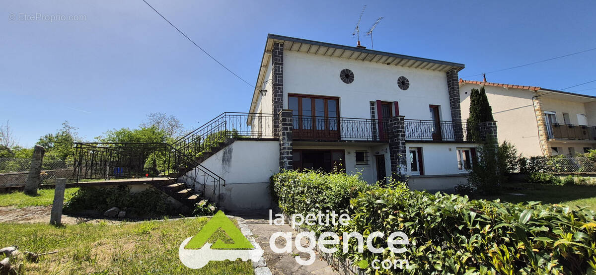 Maison à PREMILHAT
