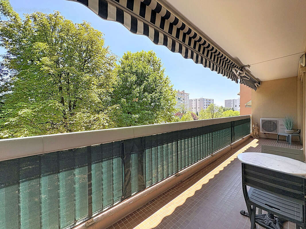 A VENDRE Appartement T3 Caluire Et Cuire 4 pièce(s) 85.22 m2 avec balcon - photo 5