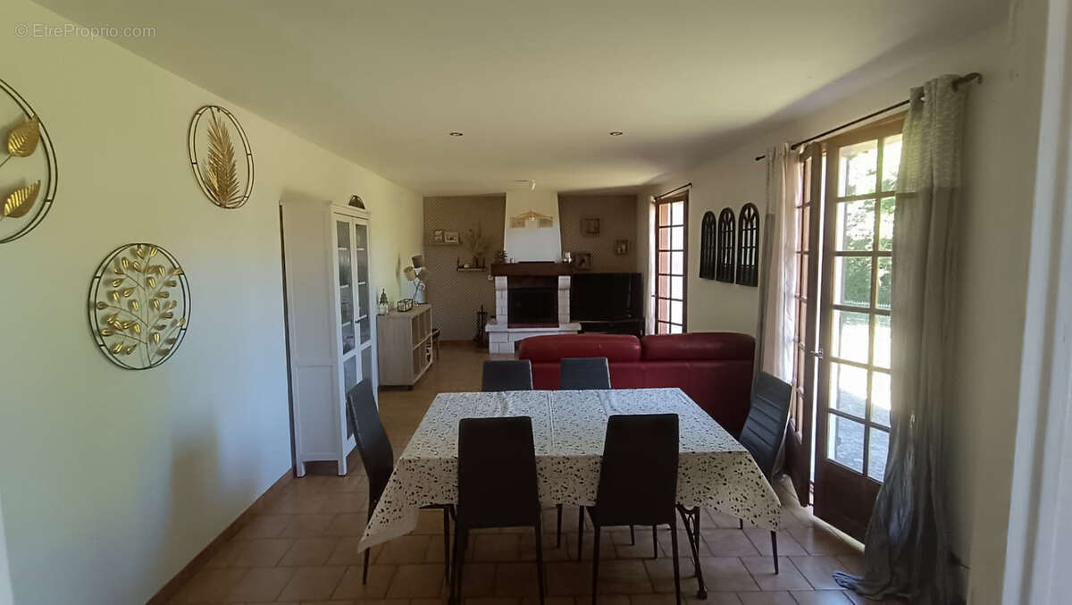 Maison à CHAMPAGNAC-DE-BELAIR