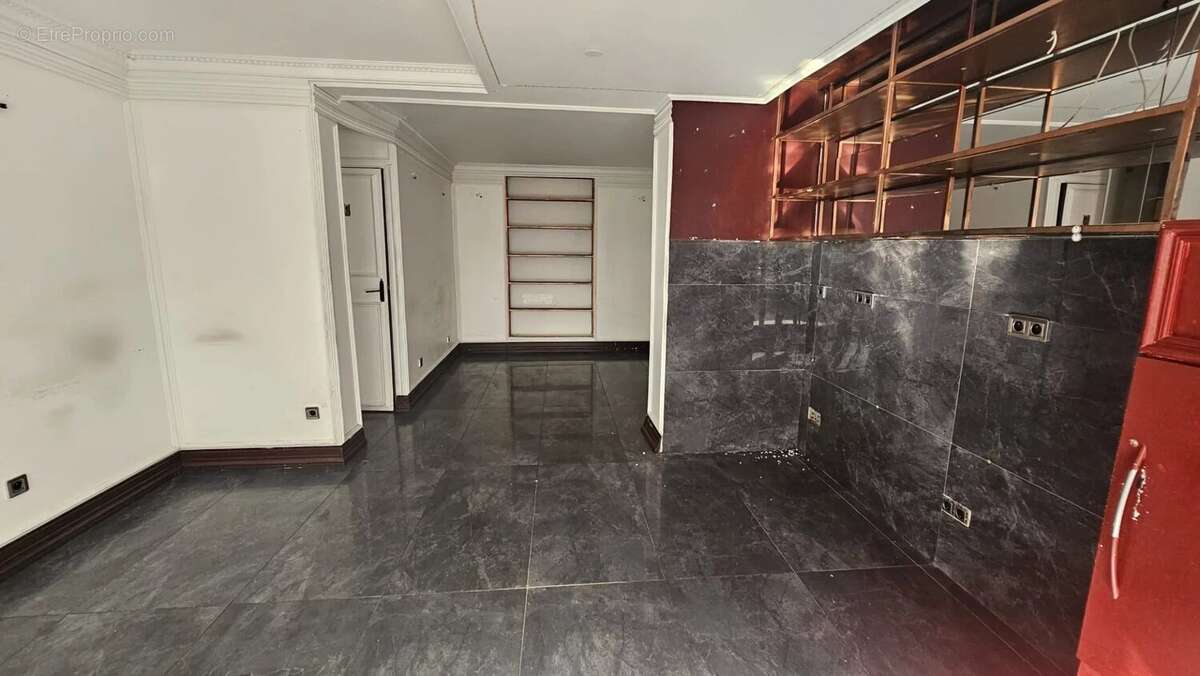 Mur a vendre libre paris 15 saint charles - photo 2