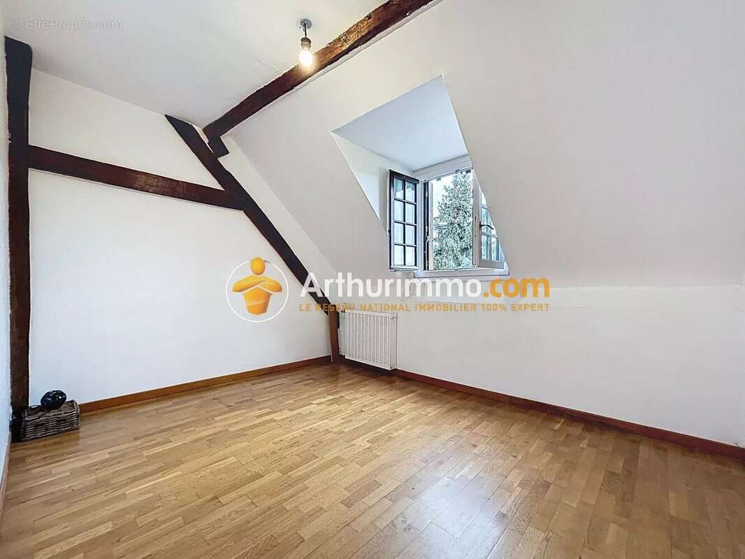 Maison à JOUY-LE-MOUTIER