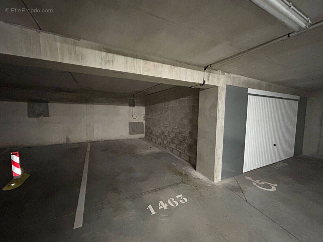 Parking à LE PETIT-QUEVILLY