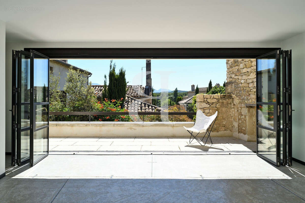 Maison 271 m² à Grignan  - photo 2
