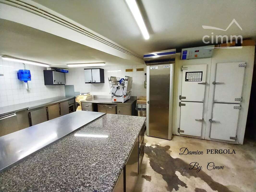 Commerce à MONTIGNAC