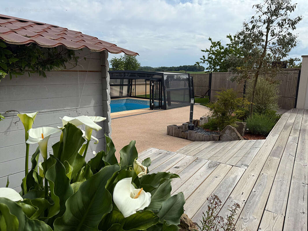 Maison à MONTMIREY-LE-CHATEAU