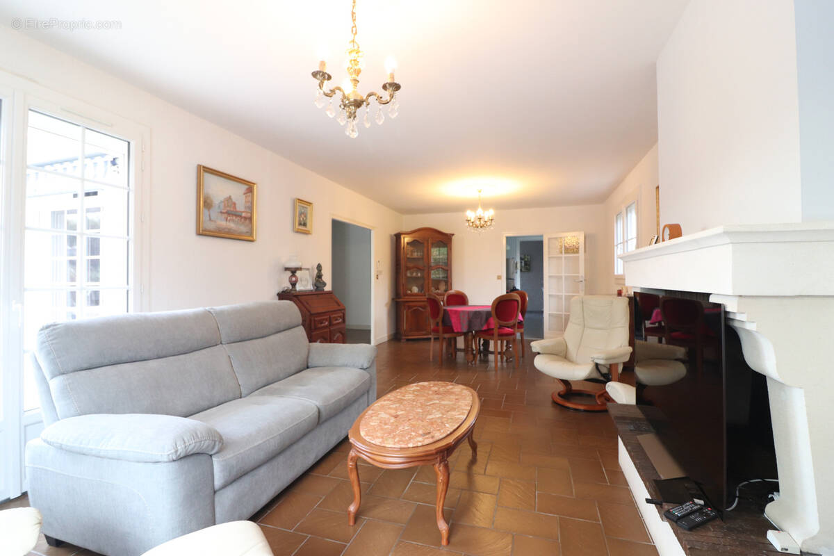 Maison à LEOGNAN