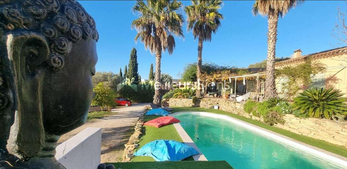 Maison à LE CASTELLET