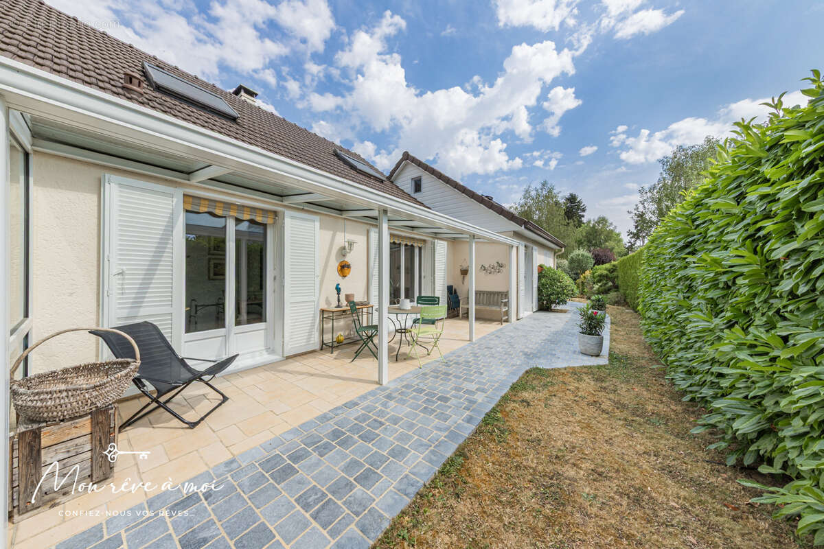 Maison lumineuse, au calme et en parfait état de 173m2, avec jardin, terrasses et parkings - photo 3