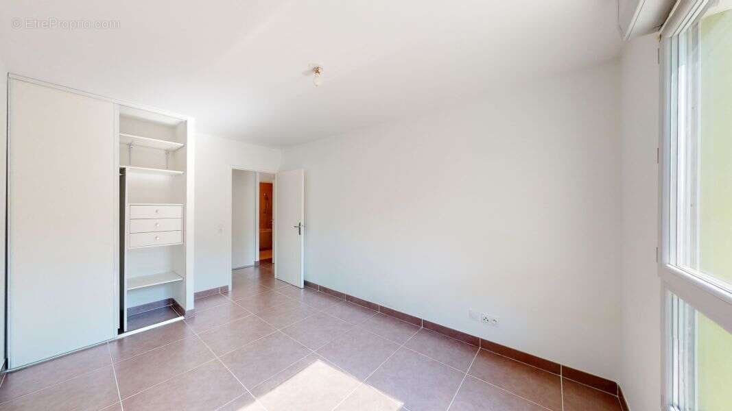 Appartement à MARSEILLE-4E