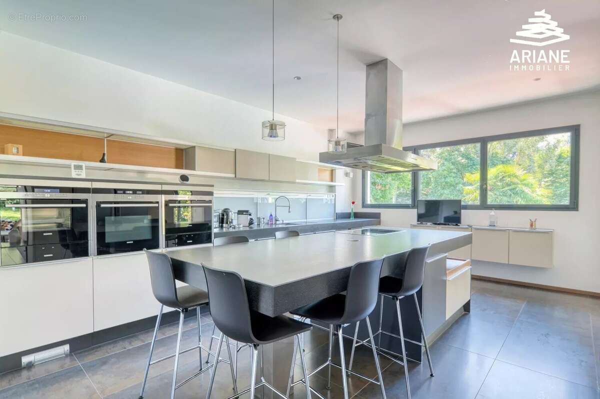 Maison à SAINT-GENIS-LAVAL