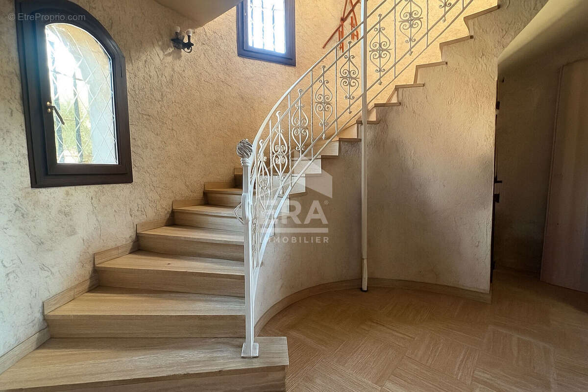 Appartement à CHATEAUNEUF-LES-MARTIGUES