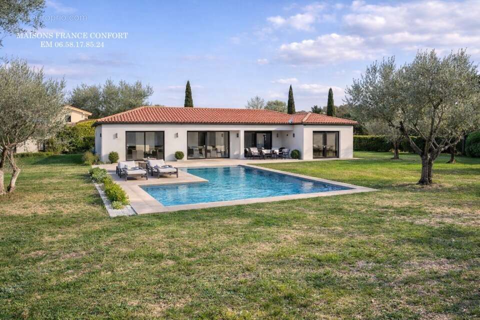 Terrain à LA FARE-LES-OLIVIERS