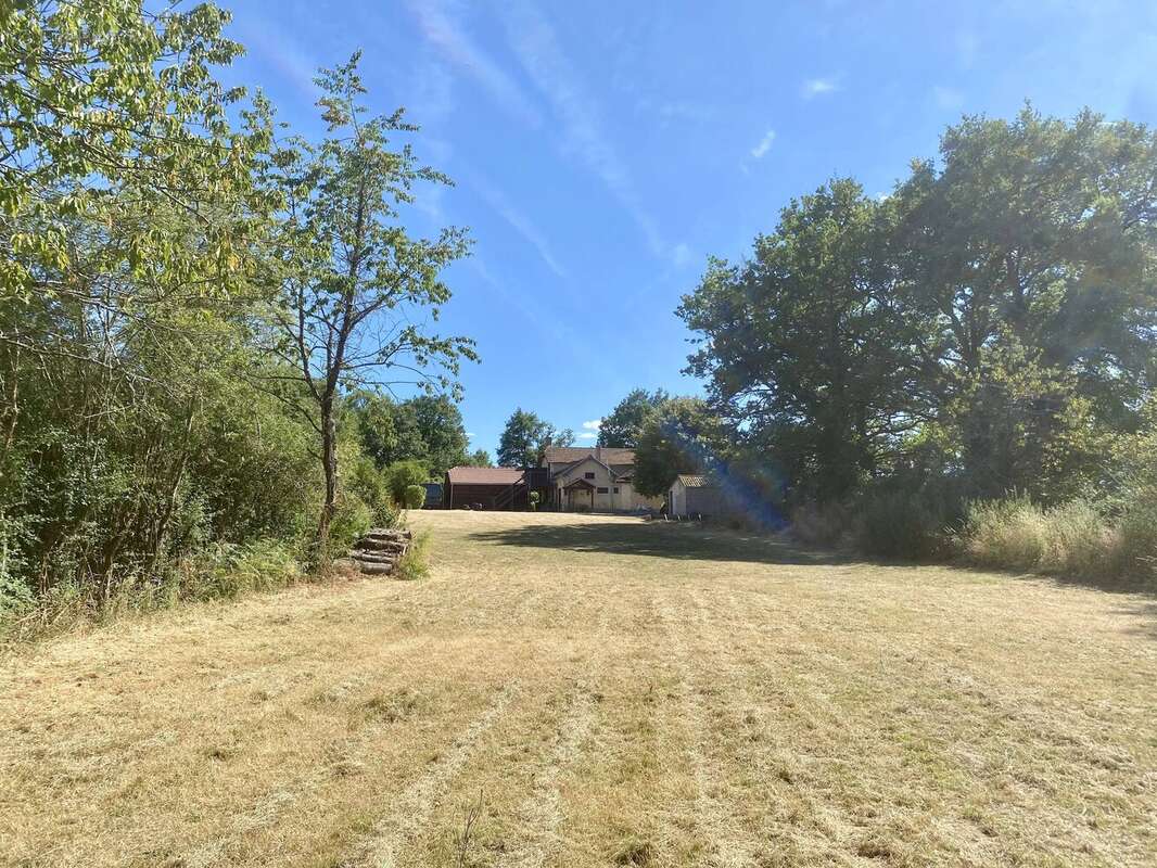 Une superbe propriété de campagne offrant espace, tranquillité et des vues - photo 2