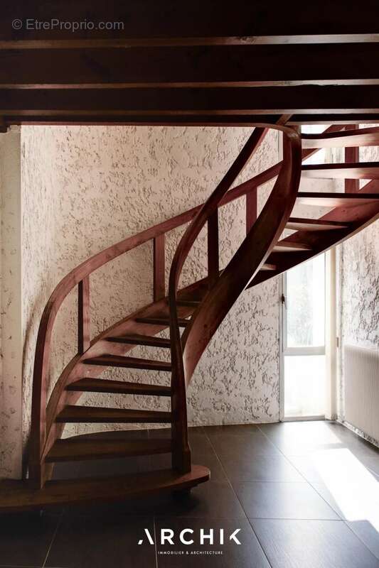 Maison à SAINT-SULPICE-ET-CAMEYRAC