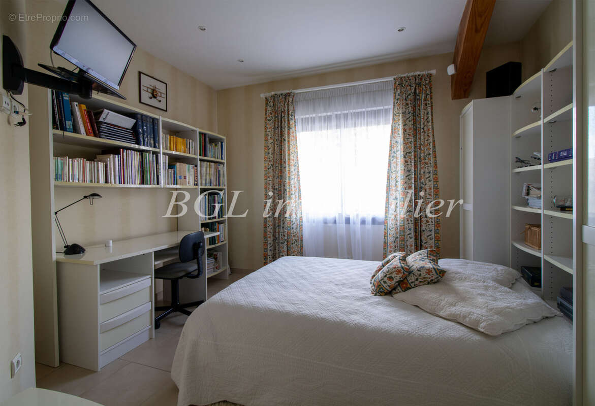 Maison familiale de 200 m2 à La Hume (Gujan-Mestras) - belle situation - photo 10