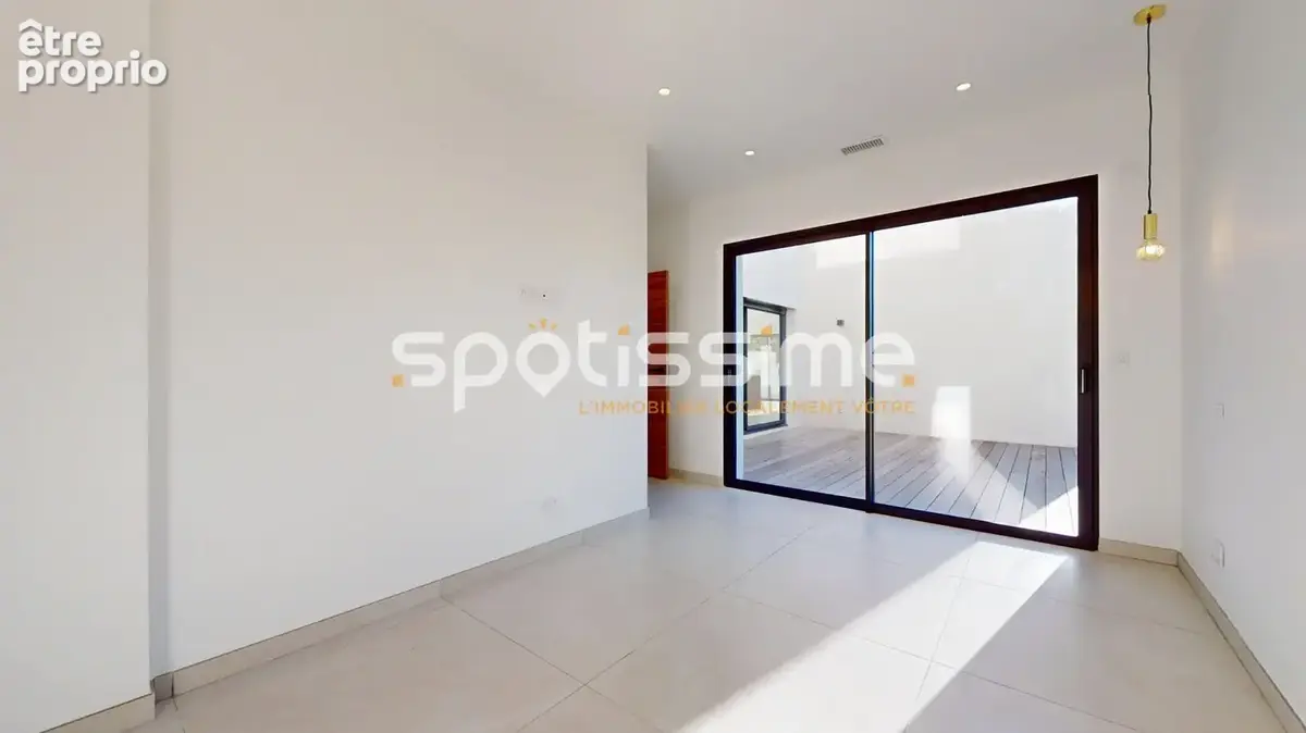 GRAU D'AGDE , A 5mn à pied de la mer, Villa d'architecte neuve de type 5 d'environ 190 m² sur terrain avec piscine, Prestations  - photo 17