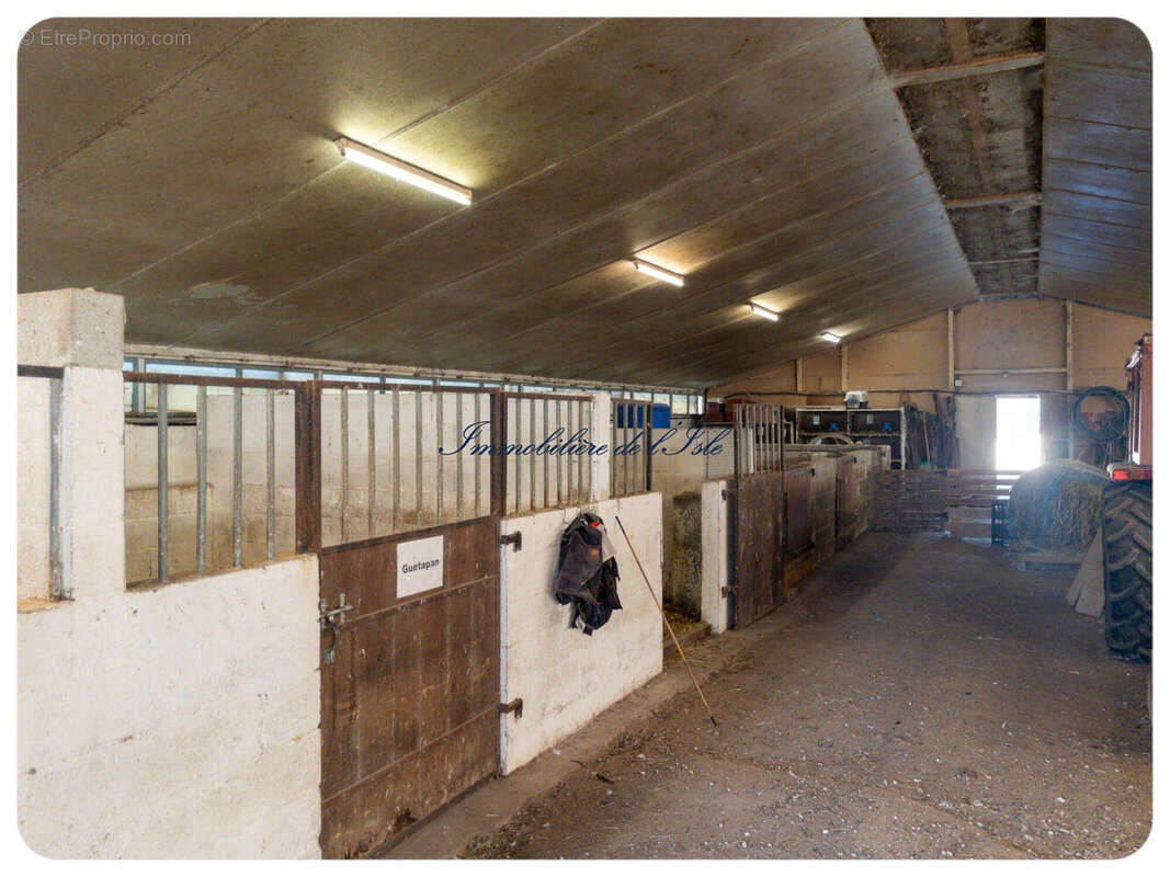 Maison à SAINT-GERMAIN-DU-SALEMBRE