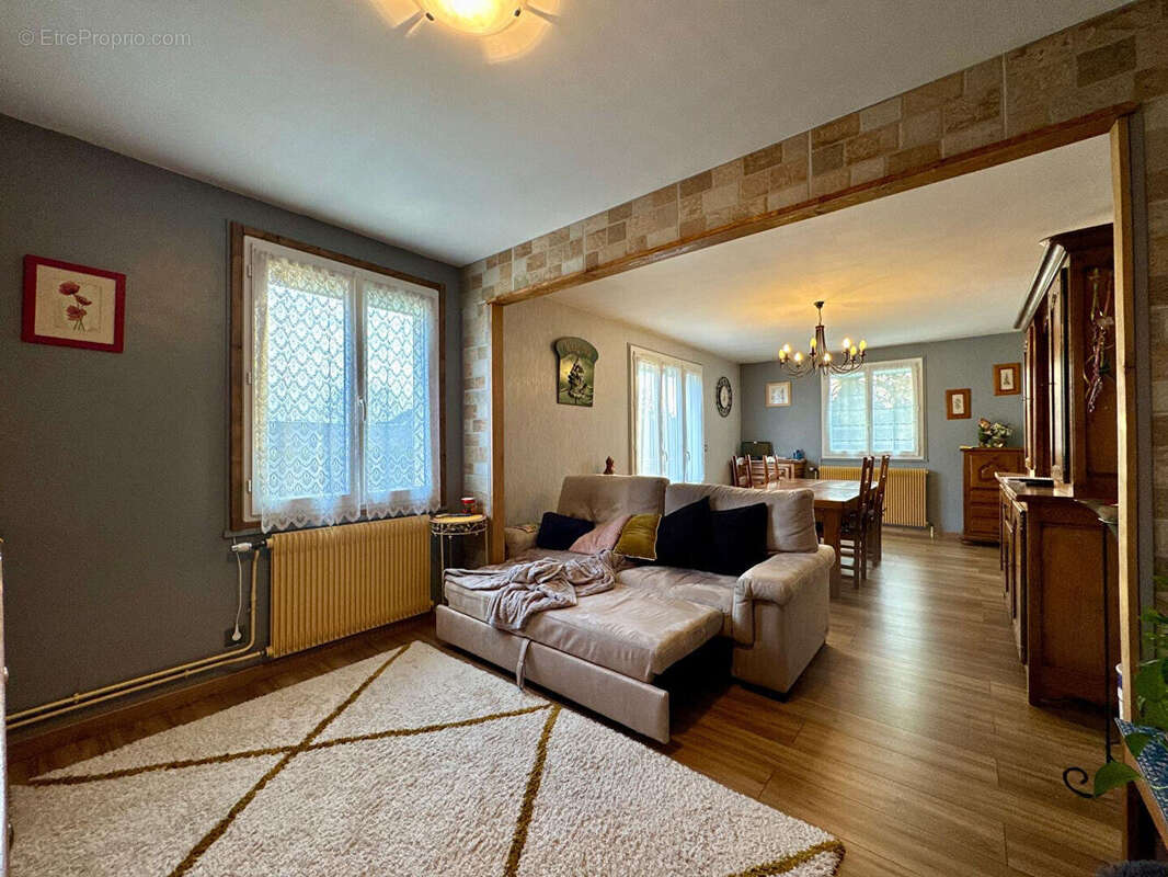 Maison à BAZOCHES-LES-GALLERANDES