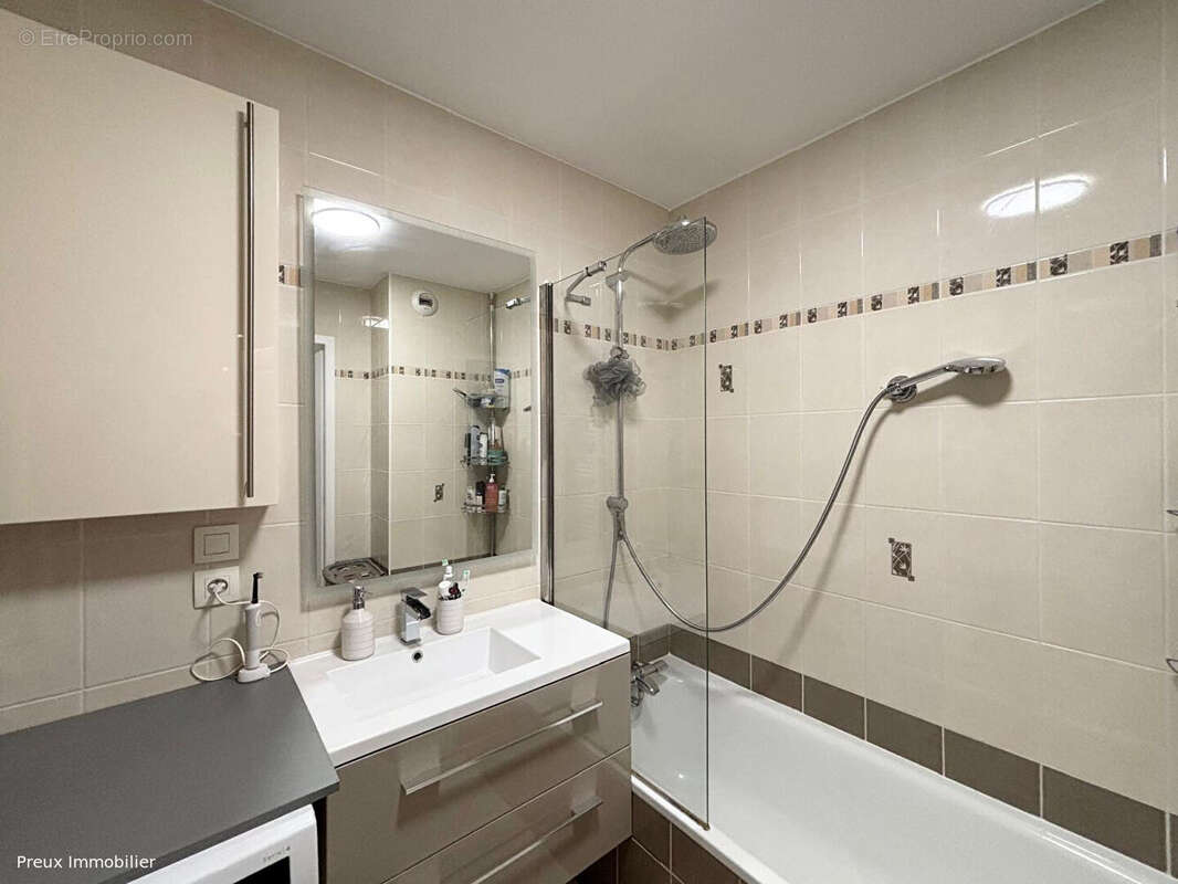 Appartement à POISY