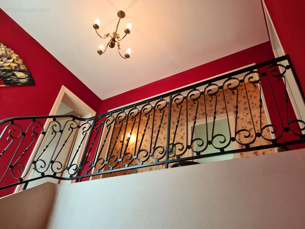 Maison à SAINT-MEDARD-DE-GUIZIERES