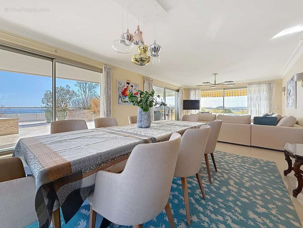 Appartement à VILLENEUVE-LOUBET