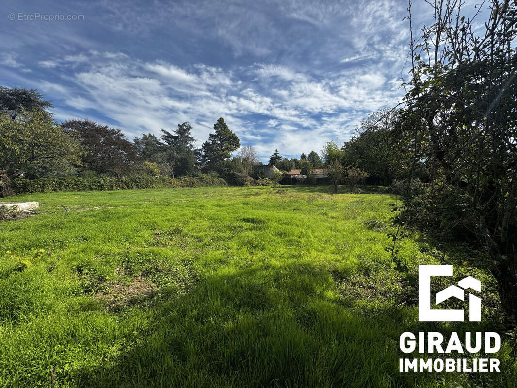 Terrain à FONTENAY-LE-COMTE