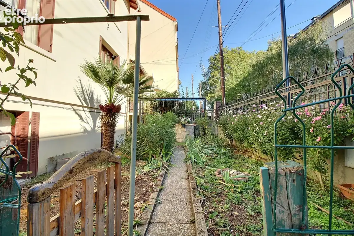 Grande maison familiale avec jardins, garage et fort potentiel - photo 16