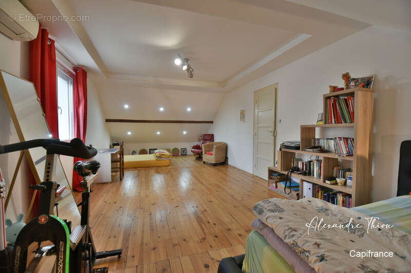 Maison à PONT-DE-CHERUY